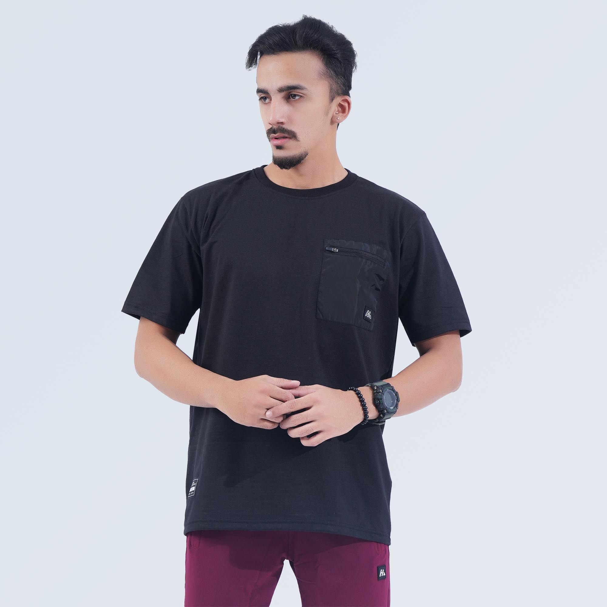 Classic Oversized Pocket Tee – Breathable Sweat-Wicking FabricOver Size T-ShirtsHilton AestheticsHilton Aesthetics#original_value#SmallBlackBlackdiscount-product1